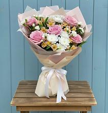 Букет цветов из:  Гвоздики, Орхидеи и Розы в Болотном