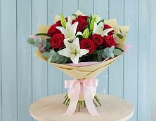 Букет цветов из:  Лилии и Розы в Болотном