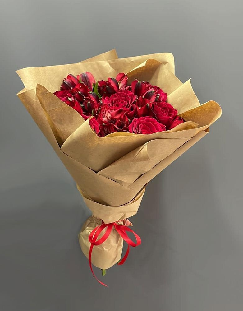 Букет цветов из: Альстромерии и Розы в Болотном