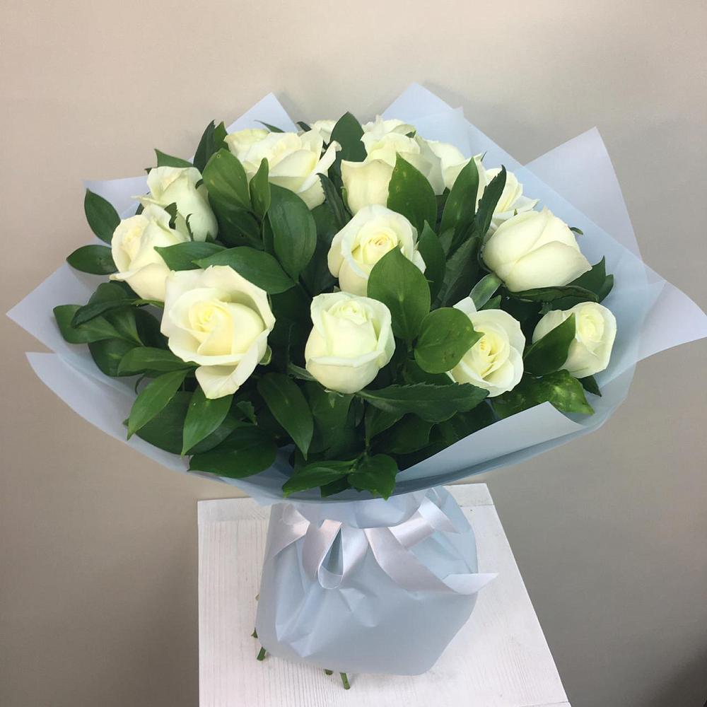 Букет 15 Белых роз Проуд в Болотном
