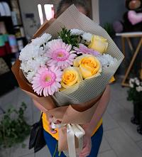 Букет цветов из:  Герберы, Розы и Хризантемы в Болотном