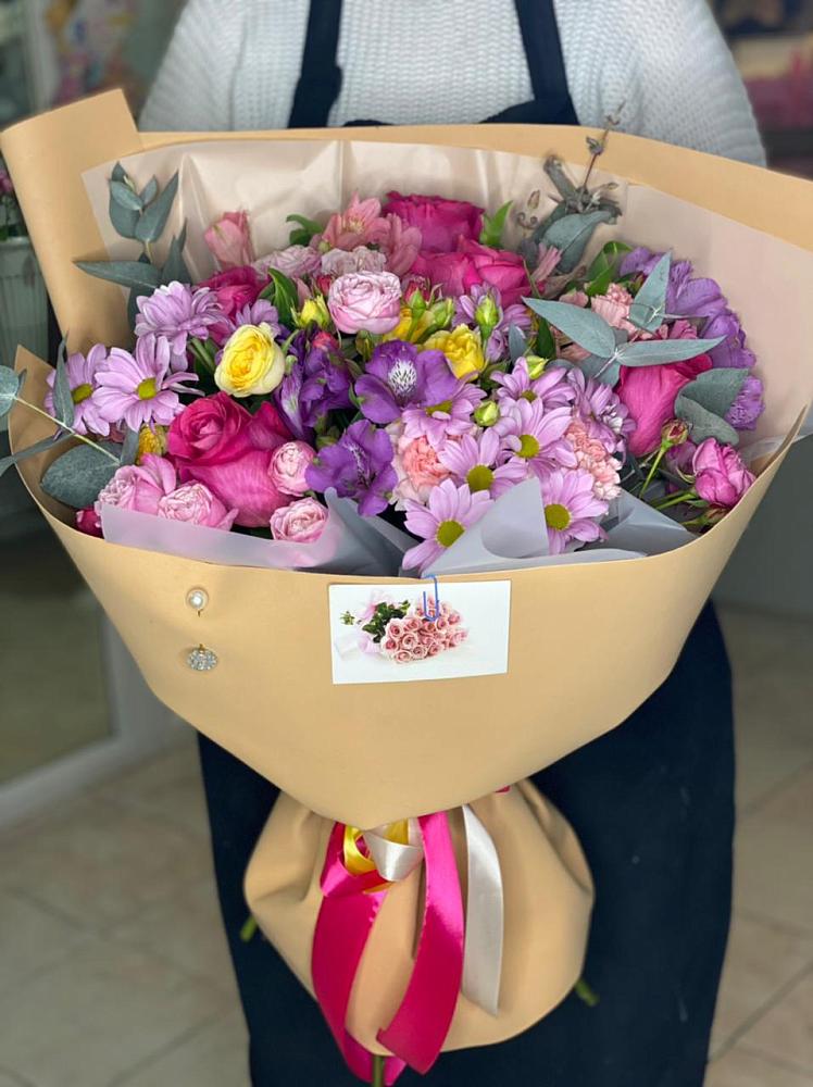 Букет цветов из: Хризантемы, Гвоздики и Альстромерии в Болотном