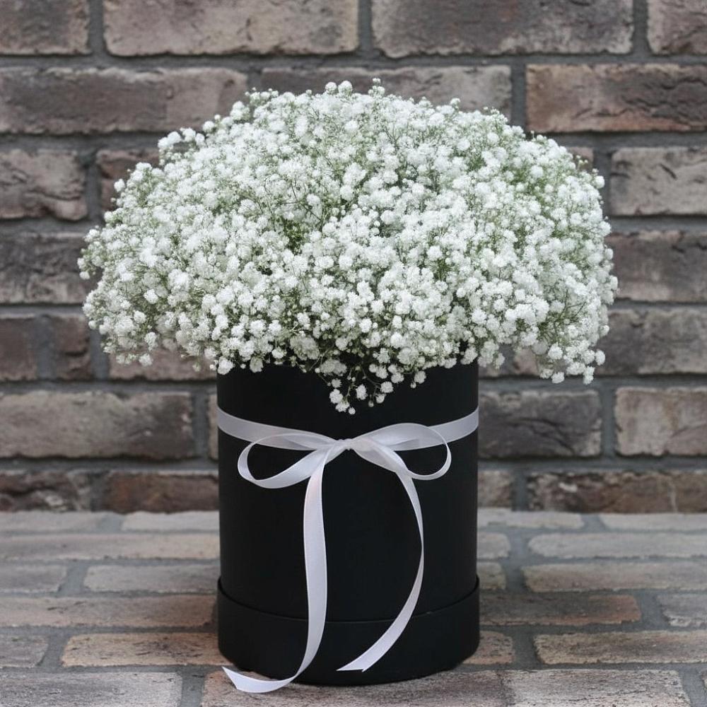 Цветочная композиция из Гипсофила в шляпной коробке в Болотном