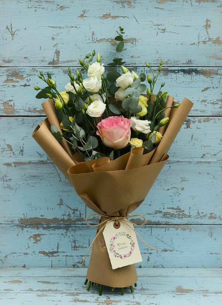 Букет цветов из: Розы и Лизиантусы в Болотном