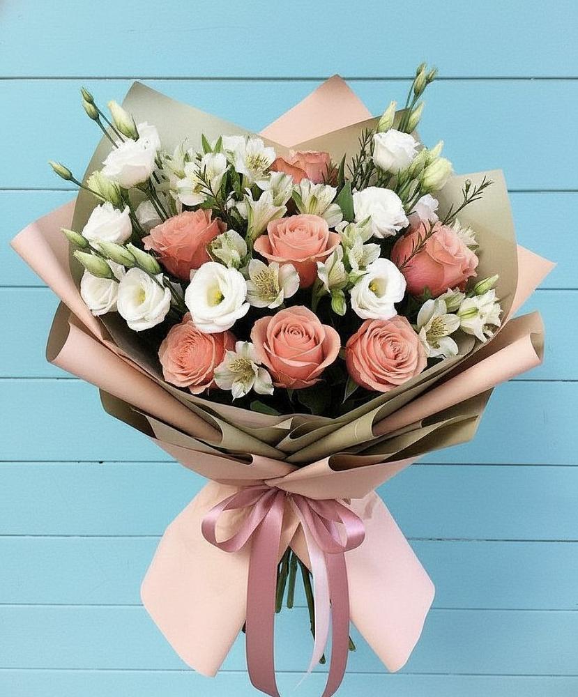 Букет цветов из: Розы, Альстромерии и Лизиантусы в Болотном