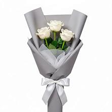 Букет 3 белые розы в Болотном
