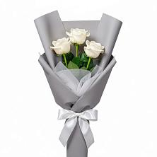 Букет 3 белые розы в Болотном