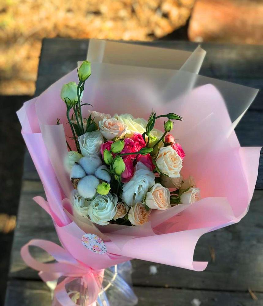 Букет цветов из: Розы и Лизиантусы в Болотном