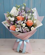 Букет цветов из:  Лизиантусы, Розы, Альстромерии и Гипсофила в Болотном
