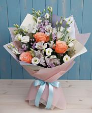 Букет цветов из:  Лизиантусы, Розы, Альстромерии и Гипсофила в Болотном