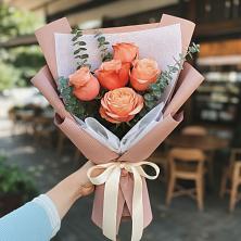 Букет цветов из:  Розы в Болотном