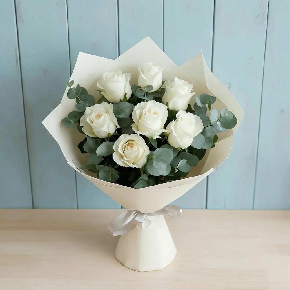 Букет Белые розы в Эвкалипте в Болотном