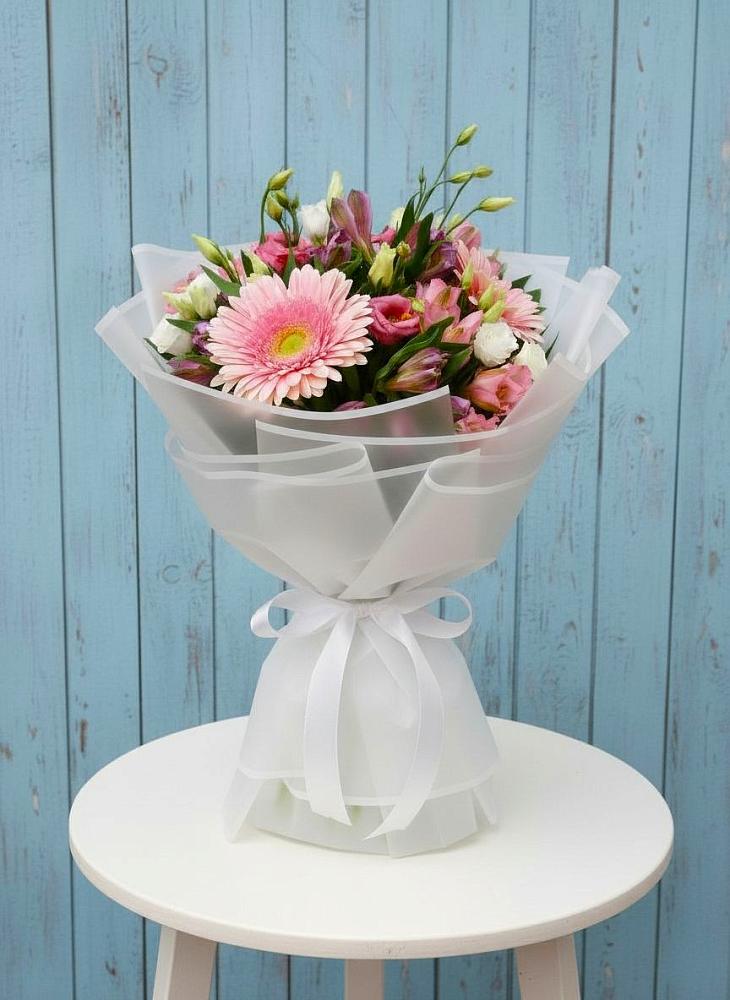 Букет цветов из: Герберы, Альстромерии и Лизиантусы в Болотном