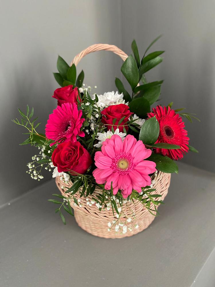 Цветочная композиция из Розы, Хризантемы и Герберы в корзине в Болотном