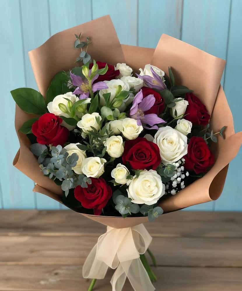 Букет цветов из: Розы и Альстромерии в Болотном