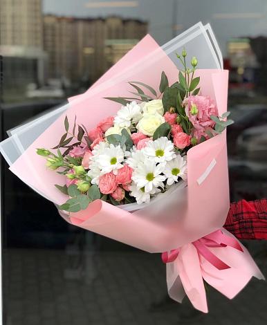Букет цветов из: Розы, Лизиантусы и Хризантемы в Болотном