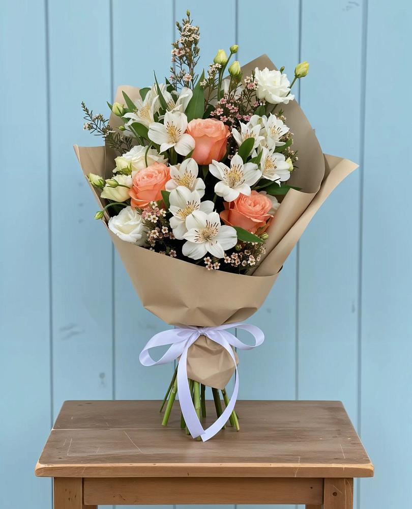 Букет цветов из: Альстромерии, Лизиантусы, Розы и Хризантемы в Болотном