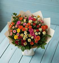 Букет Микс из разноцветных кустовых роз в Болотном